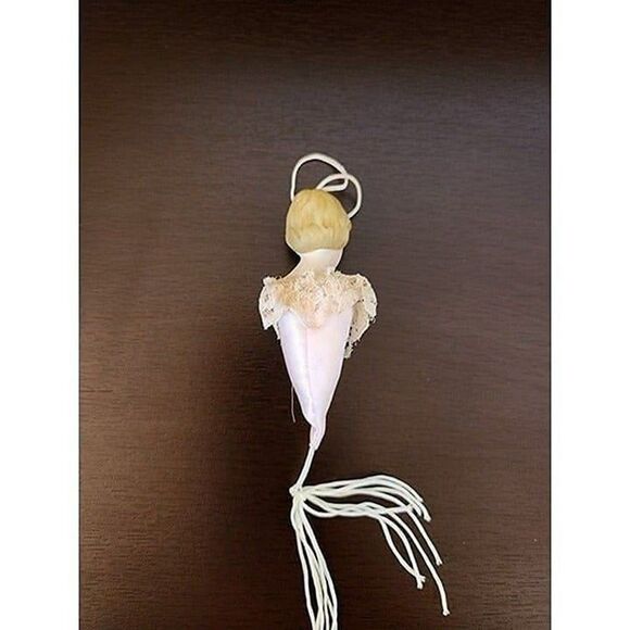 Vintage Victorian Themed Christmas Ornaments - Picture 6 of 9